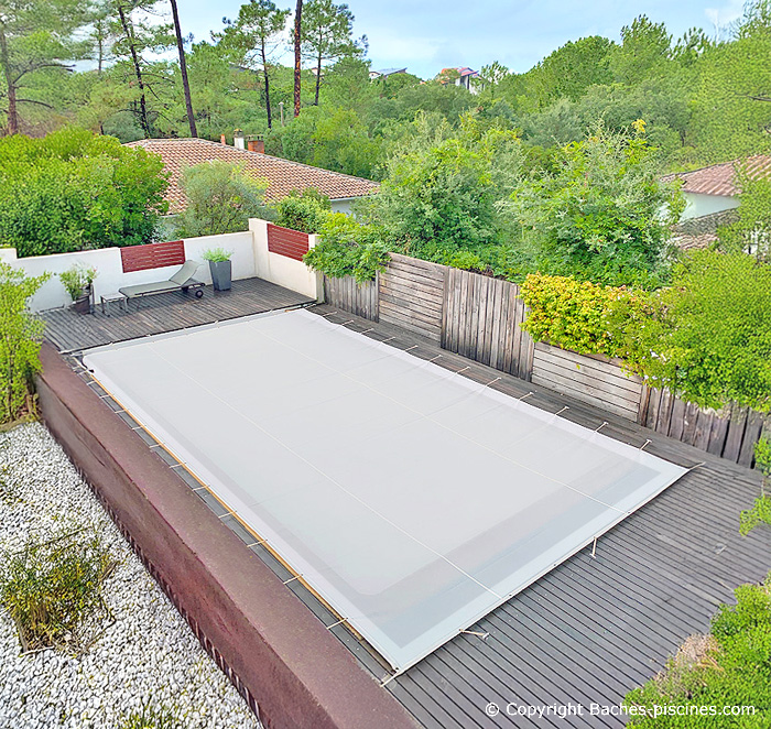 Couverture piscine hivernage : bâche filet