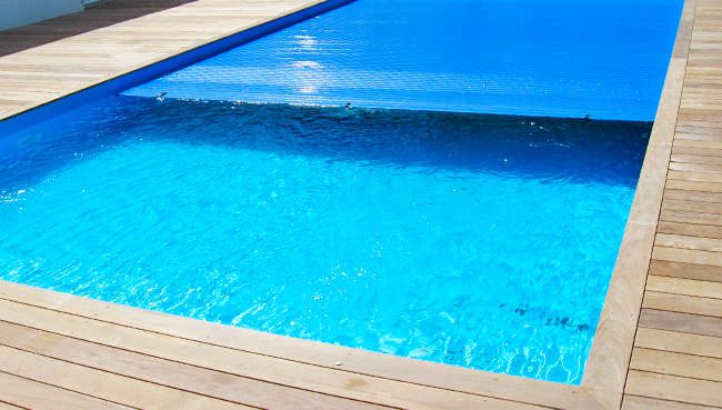 Tablier bleu volet piscine